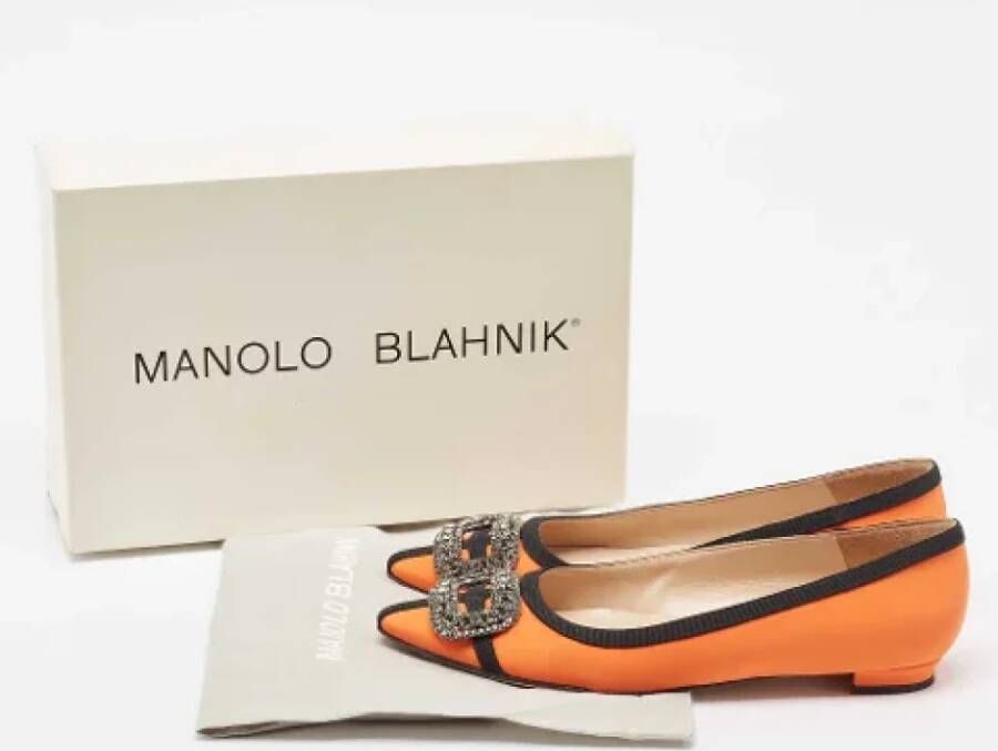 Manolo Blahnik Pre-owned Satin flats Orange Dames