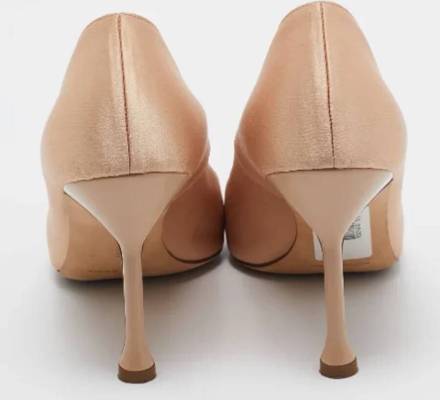 Manolo Blahnik Pre-owned Satin heels Beige Dames