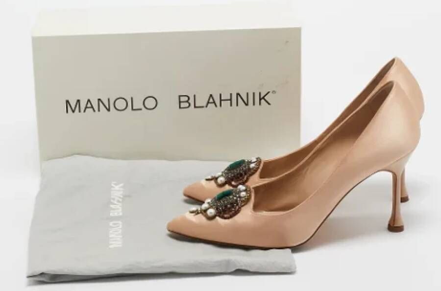 Manolo Blahnik Pre-owned Satin heels Beige Dames