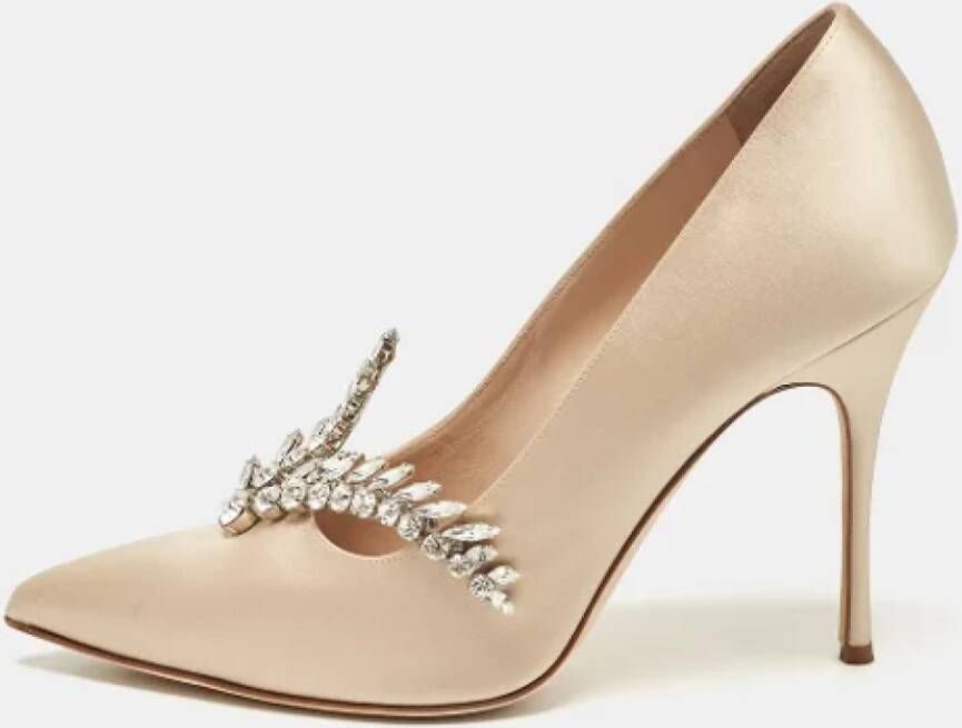 Manolo Blahnik Pre-owned Satin heels Beige Dames