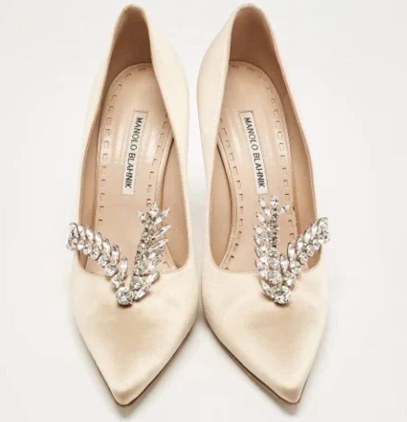 Manolo Blahnik Pre-owned Satin heels Beige Dames