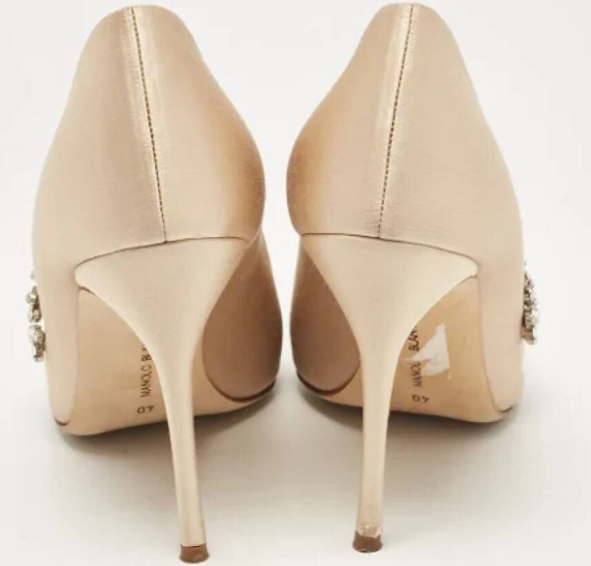 Manolo Blahnik Pre-owned Satin heels Beige Dames