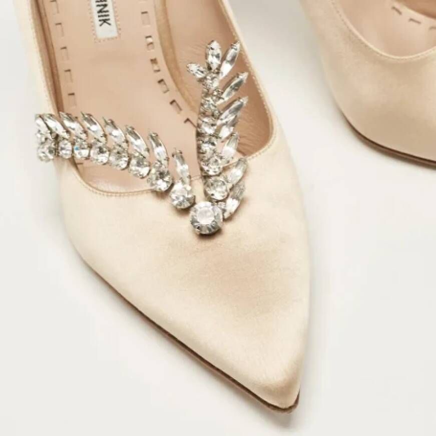 Manolo Blahnik Pre-owned Satin heels Beige Dames