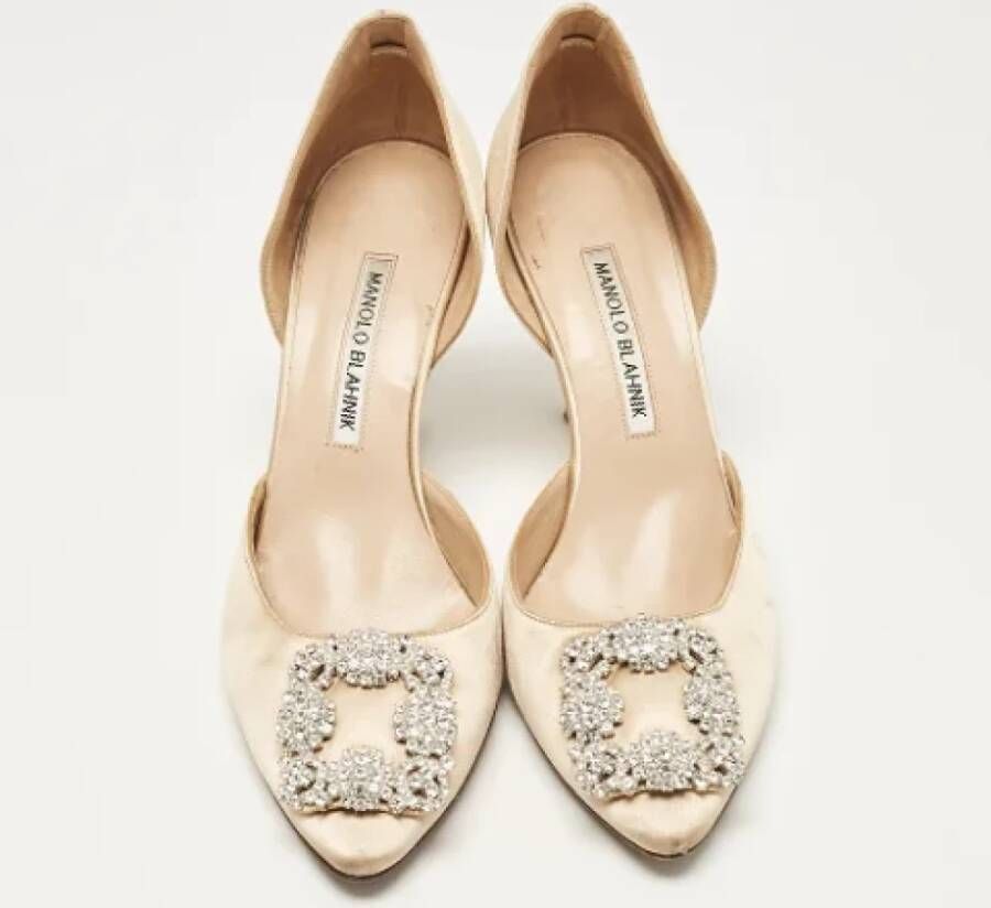 Manolo Blahnik Pre-owned Satin heels Beige Dames