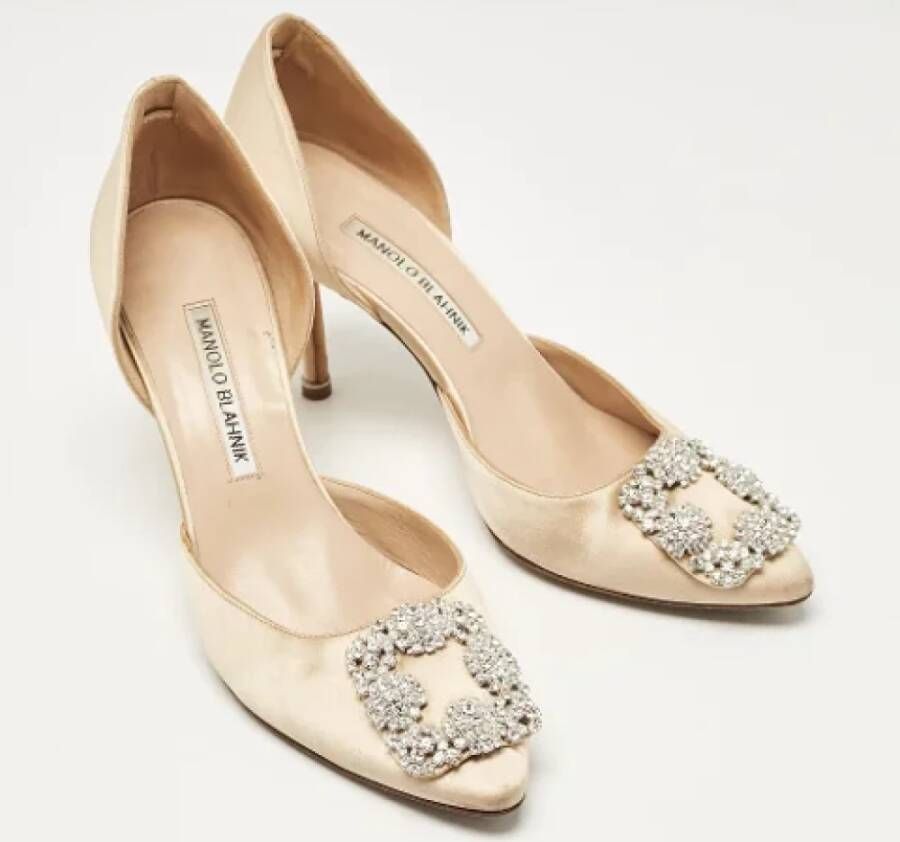 Manolo Blahnik Pre-owned Satin heels Beige Dames