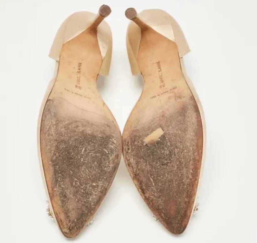 Manolo Blahnik Pre-owned Satin heels Beige Dames