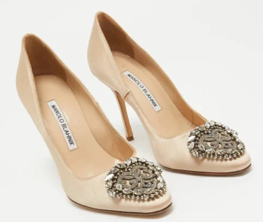 Manolo Blahnik Pre-owned Satin heels Beige Dames