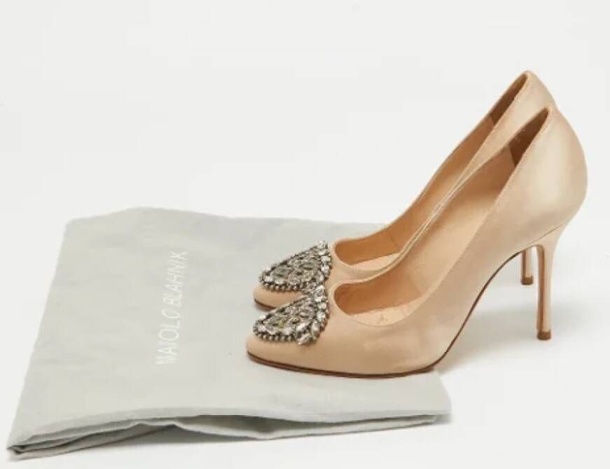 Manolo Blahnik Pre-owned Satin heels Beige Dames