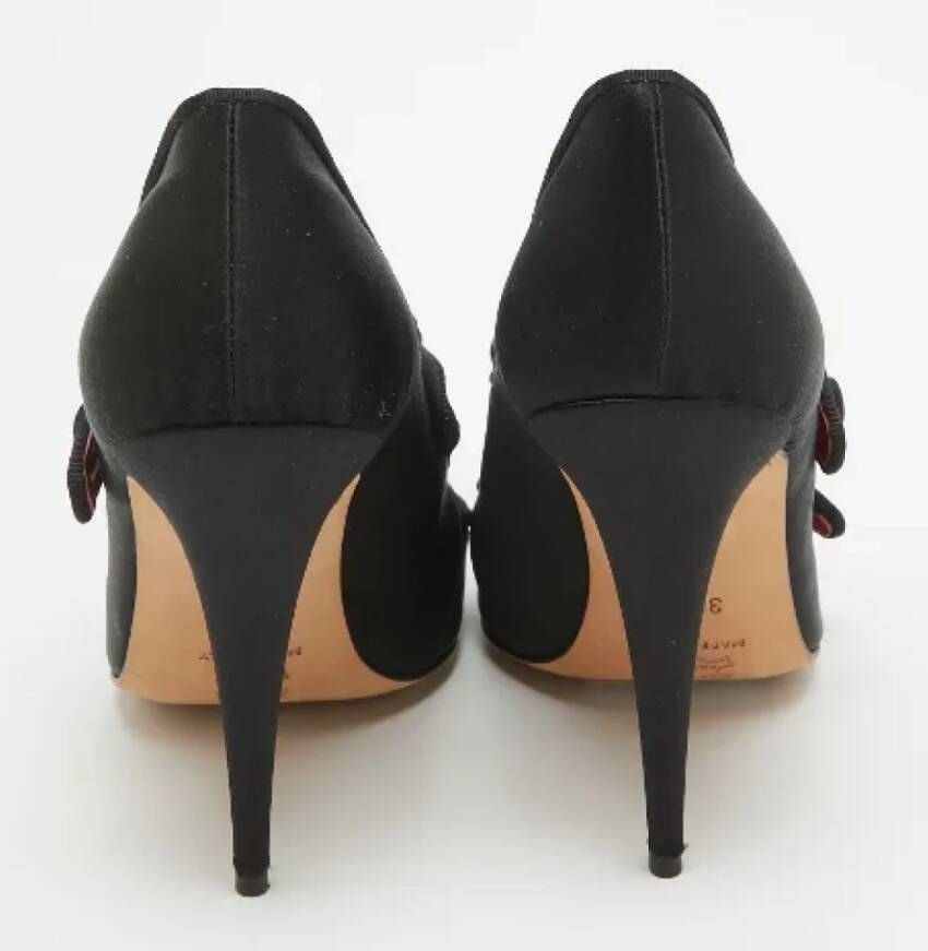 Manolo Blahnik Pre-owned Satin heels Black Dames