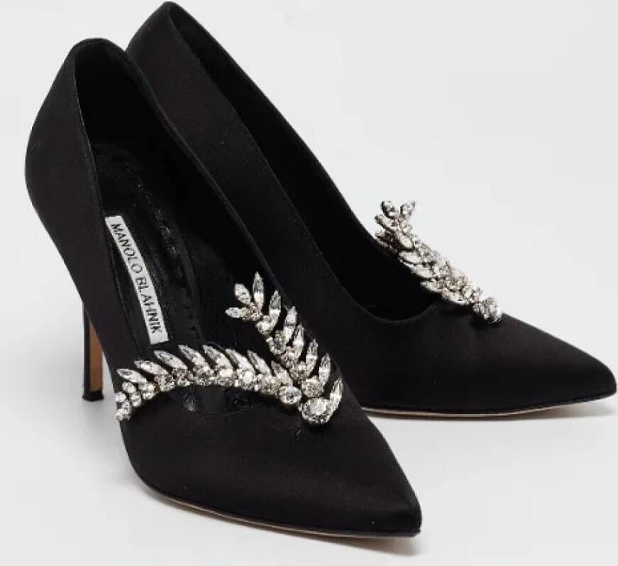 Manolo Blahnik Pre-owned Satin heels Black Dames