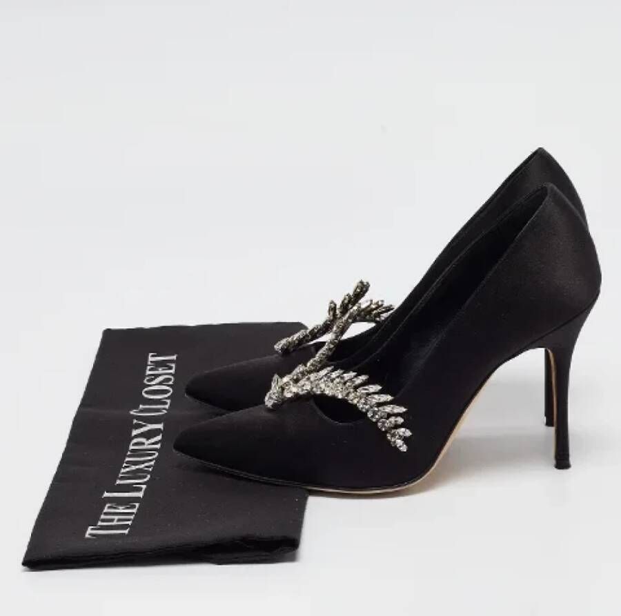 Manolo Blahnik Pre-owned Satin heels Black Dames