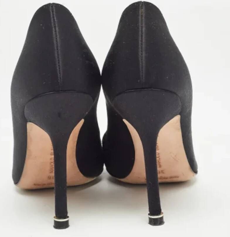 Manolo Blahnik Pre-owned Satin heels Black Dames