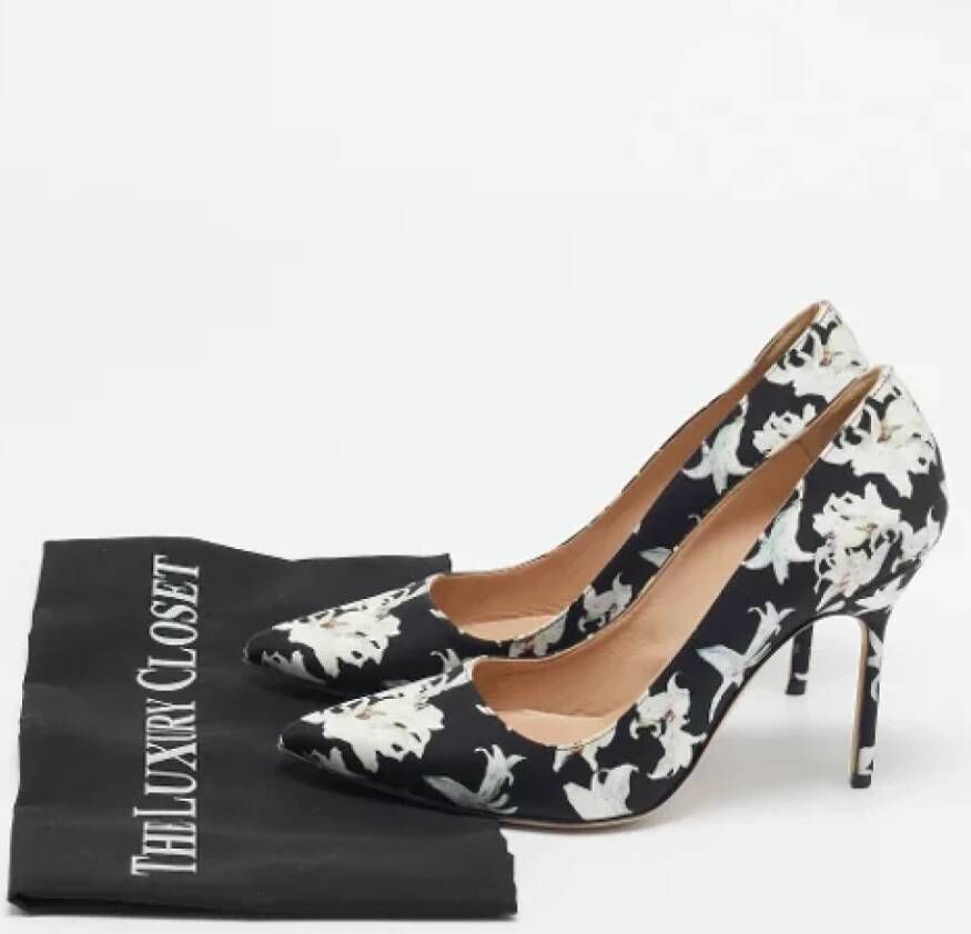 Manolo Blahnik Pre-owned Satin heels Black Dames