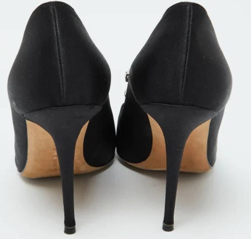 Manolo Blahnik Pre-owned Satin heels Black Dames