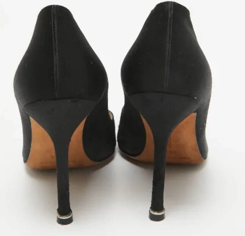 Manolo Blahnik Pre-owned Satin heels Black Dames