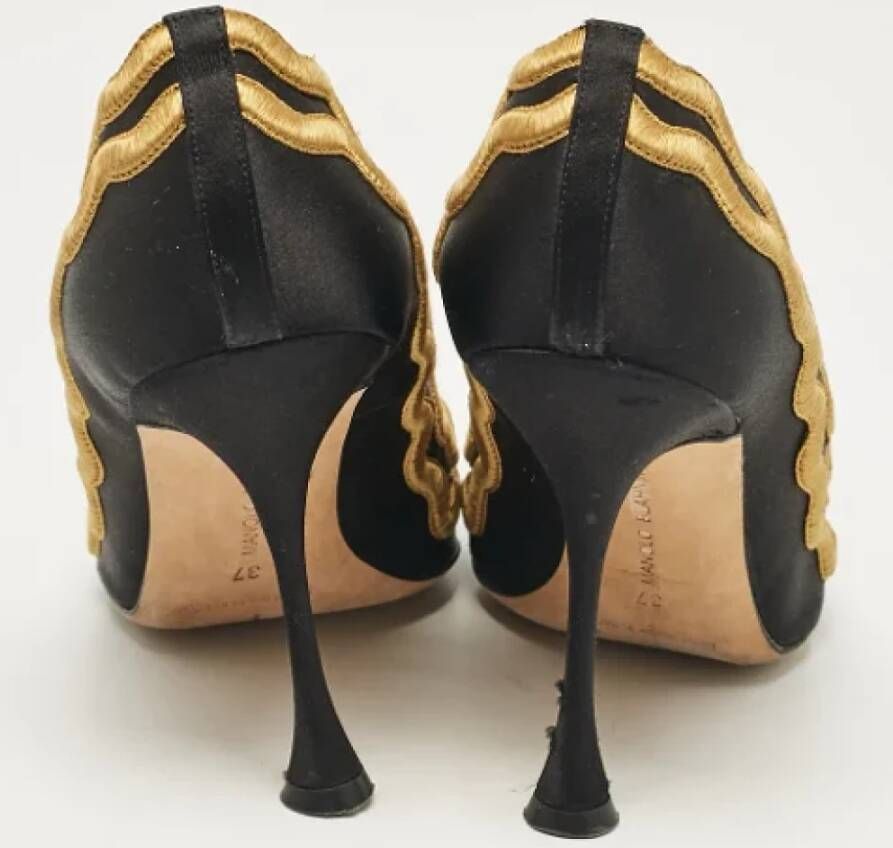 Manolo Blahnik Pre-owned Satin heels Black Dames