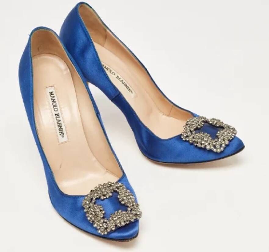 Manolo Blahnik Pre-owned Satin heels Blue Dames