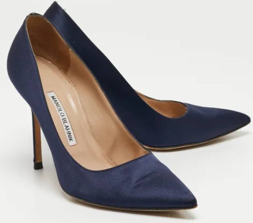 Manolo Blahnik Pre-owned Satin heels Blue Dames