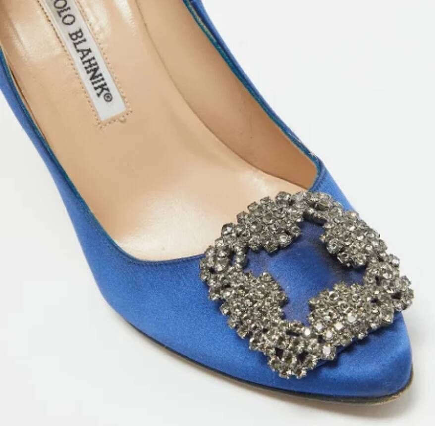 Manolo Blahnik Pre-owned Satin heels Blue Dames