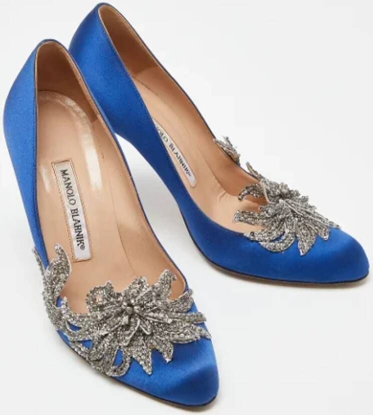 Manolo Blahnik Pre-owned Satin heels Blue Dames