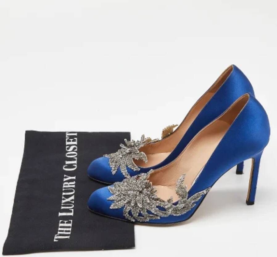 Manolo Blahnik Pre-owned Satin heels Blue Dames