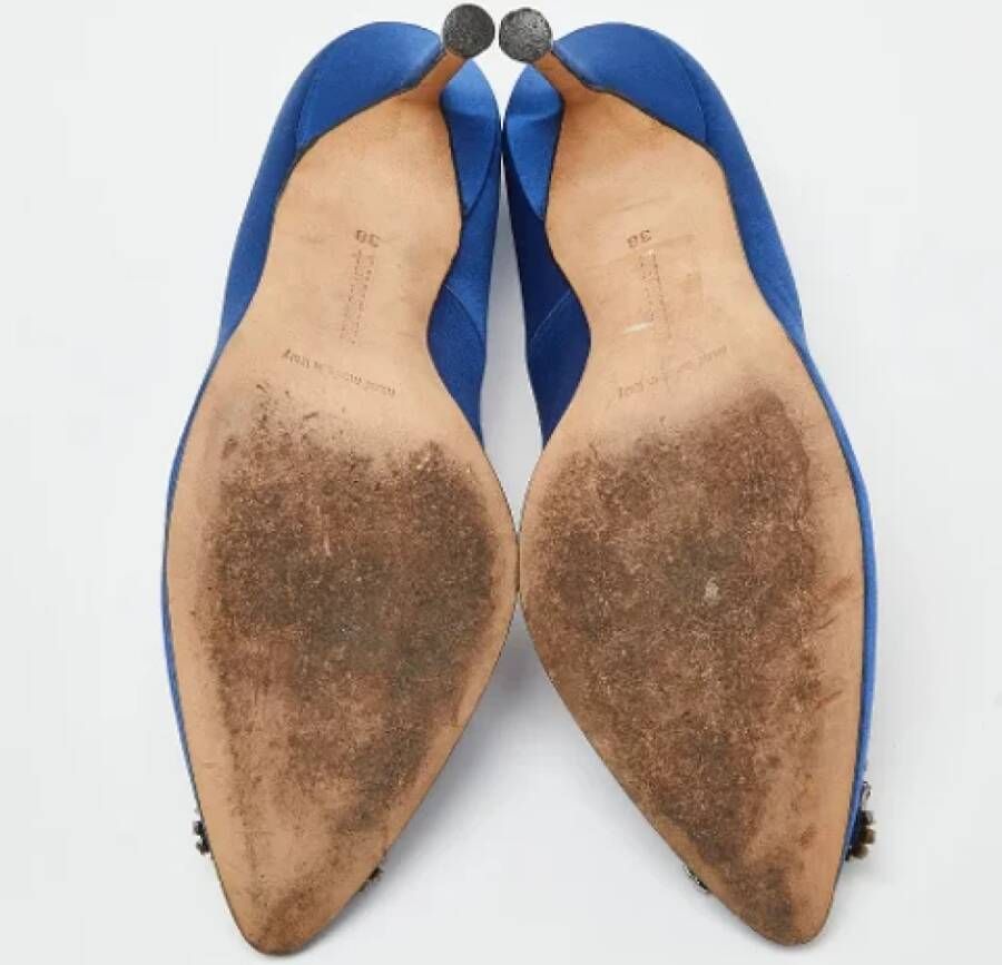 Manolo Blahnik Pre-owned Satin heels Blue Dames