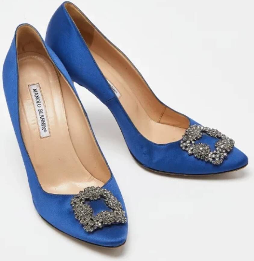 Manolo Blahnik Pre-owned Satin heels Blue Dames