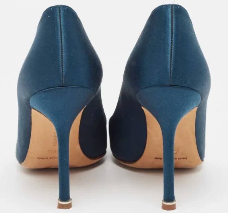 Manolo Blahnik Pre-owned Satin heels Blue Dames