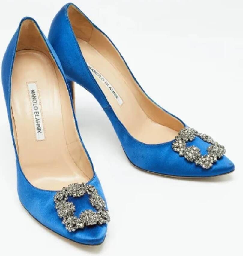 Manolo Blahnik Pre-owned Satin heels Blue Dames