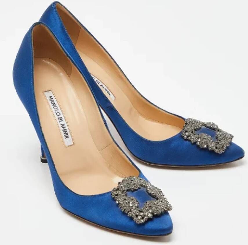 Manolo Blahnik Pre-owned Satin heels Blue Dames