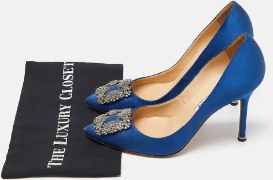 Manolo Blahnik Pre-owned Satin heels Blue Dames