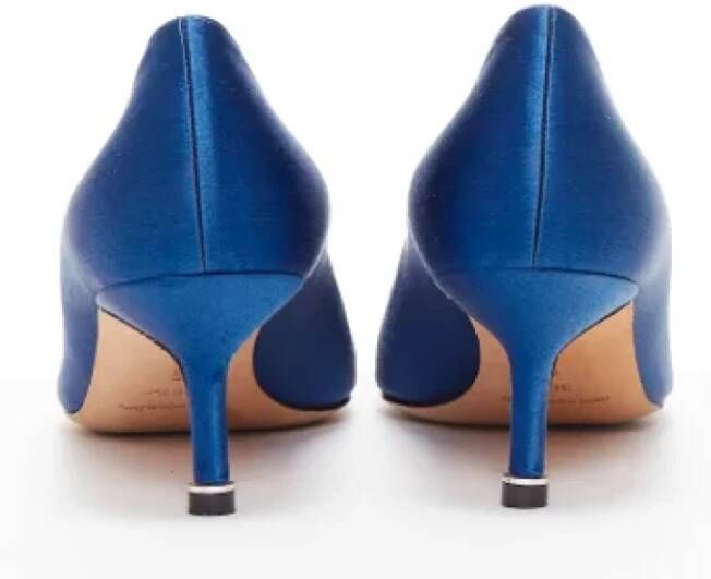 Manolo Blahnik Pre-owned Satin heels Blue Dames