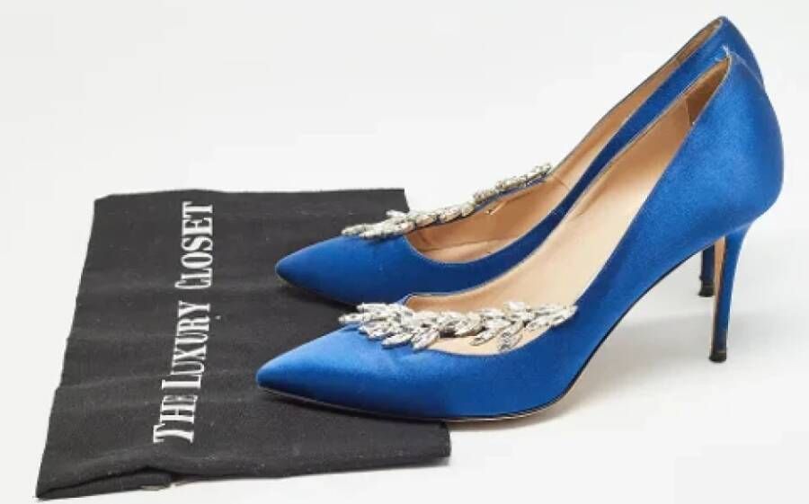 Manolo Blahnik Pre-owned Satin heels Blue Dames