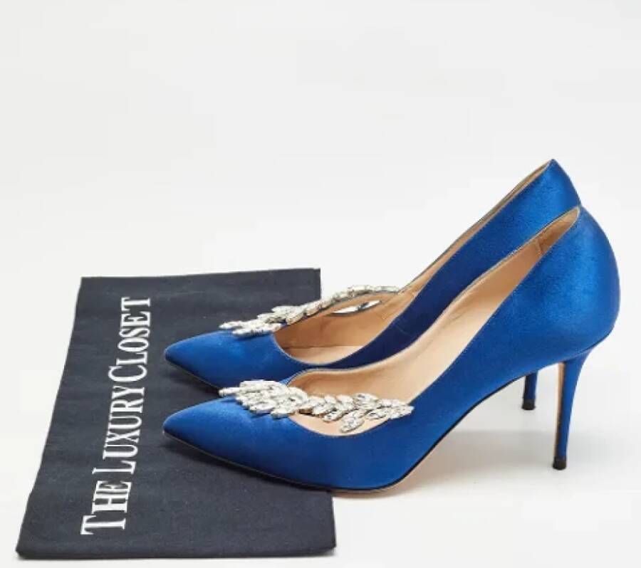 Manolo Blahnik Pre-owned Satin heels Blue Dames