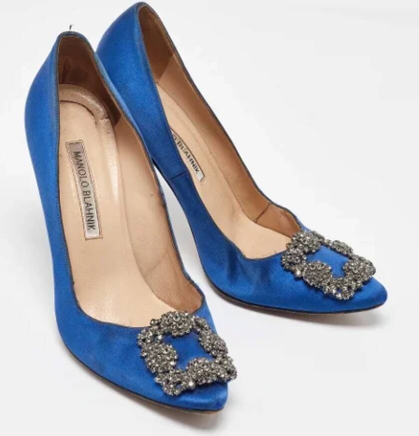 Manolo Blahnik Pre-owned Satin heels Blue Dames