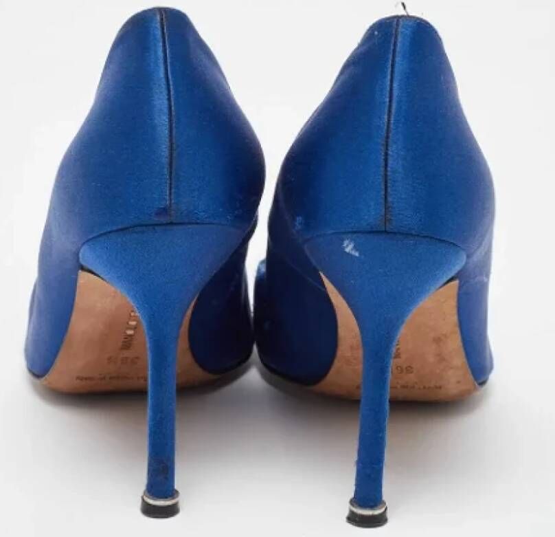 Manolo Blahnik Pre-owned Satin heels Blue Dames