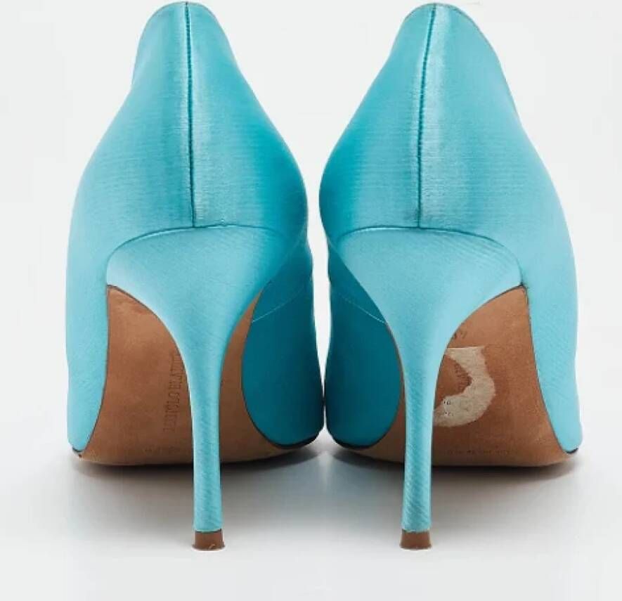 Manolo Blahnik Pre-owned Satin heels Blue Dames