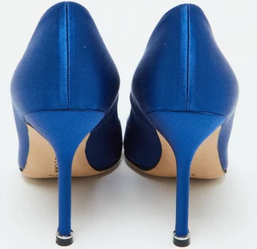 Manolo Blahnik Pre-owned Satin heels Blue Dames