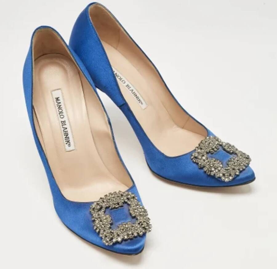 Manolo Blahnik Pre-owned Satin heels Blue Dames