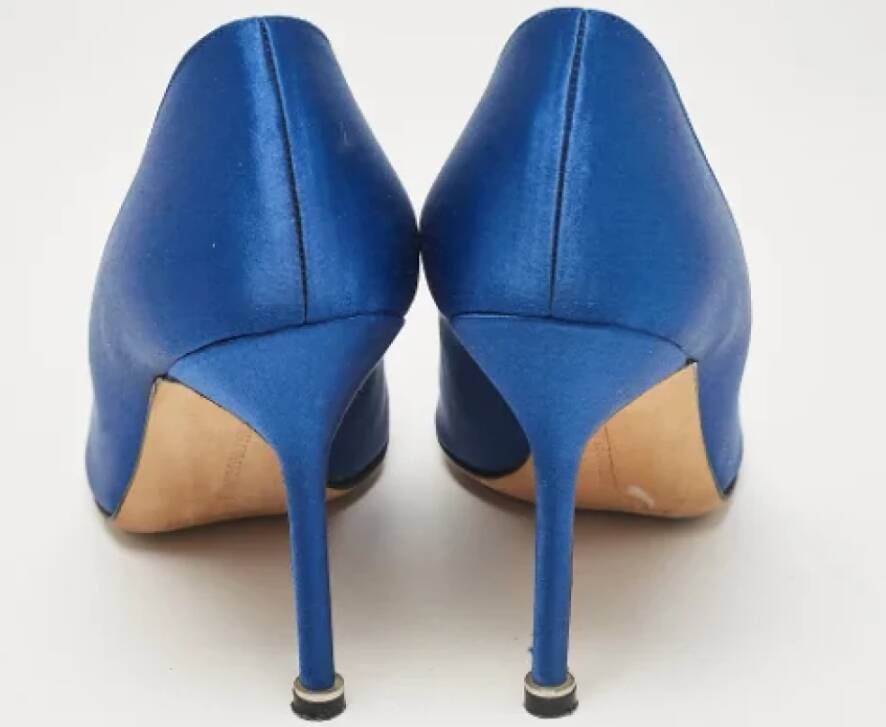 Manolo Blahnik Pre-owned Satin heels Blue Dames