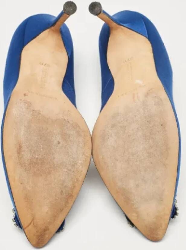 Manolo Blahnik Pre-owned Satin heels Blue Dames