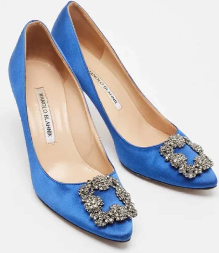 Manolo Blahnik Pre-owned Satin heels Blue Dames