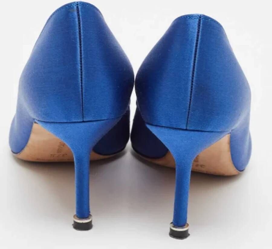 Manolo Blahnik Pre-owned Satin heels Blue Dames