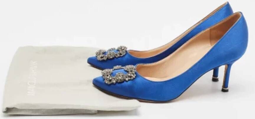 Manolo Blahnik Pre-owned Satin heels Blue Dames