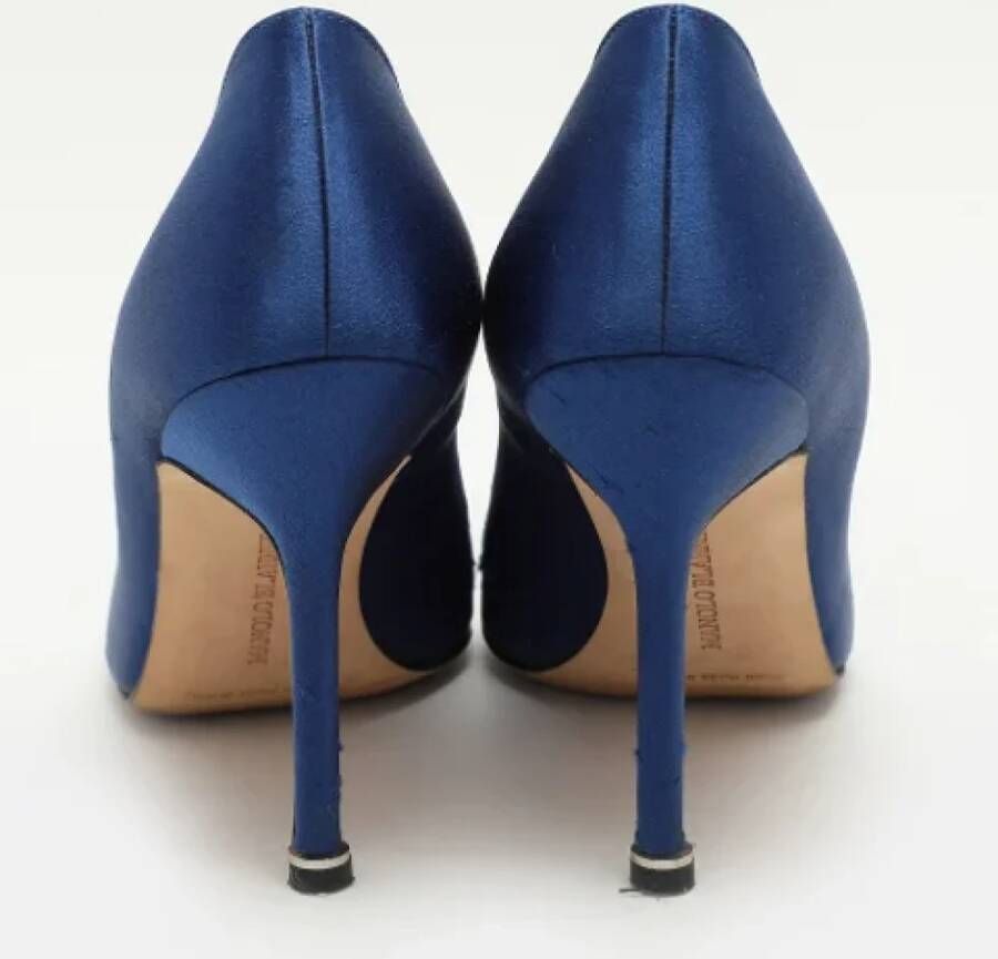 Manolo Blahnik Pre-owned Satin heels Blue Dames