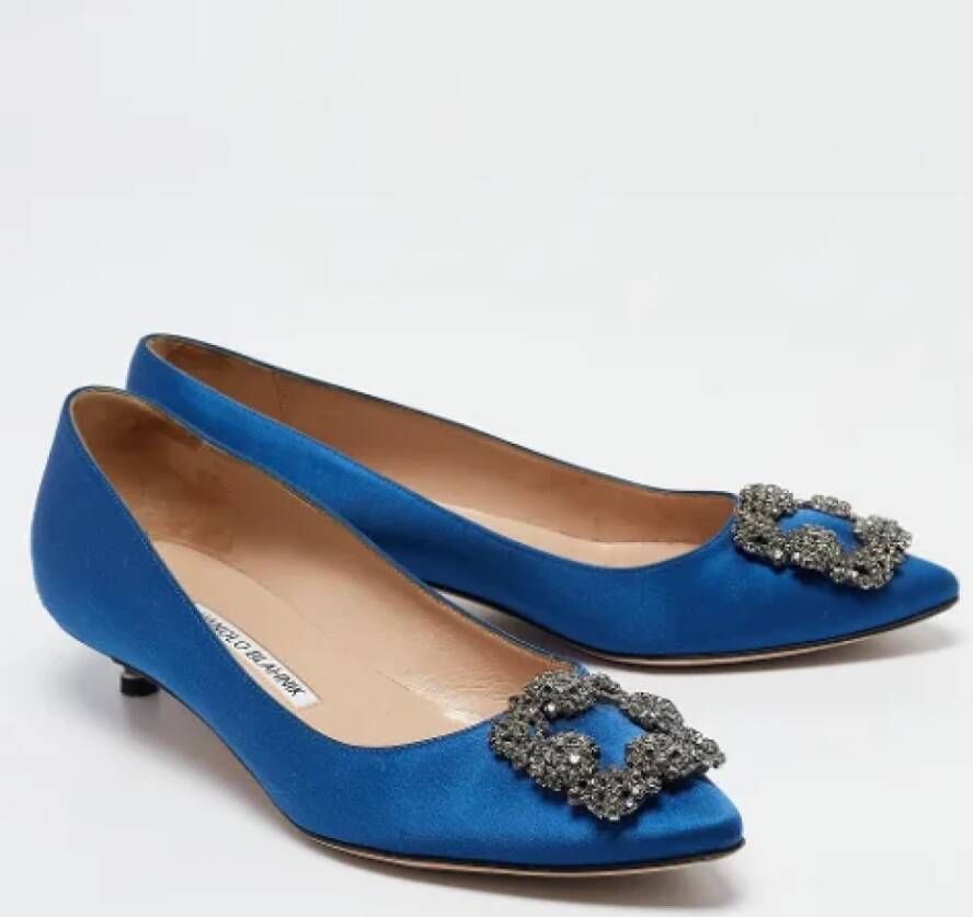 Manolo Blahnik Pre-owned Satin heels Blue Dames