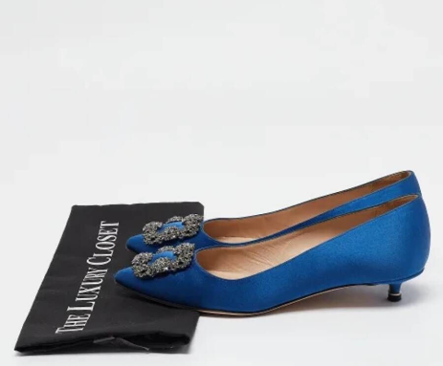 Manolo Blahnik Pre-owned Satin heels Blue Dames