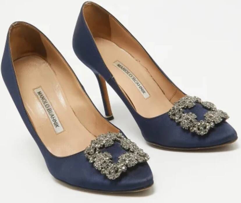 Manolo Blahnik Pre-owned Satin heels Blue Dames