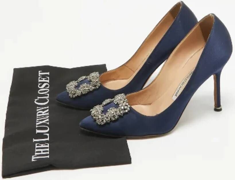 Manolo Blahnik Pre-owned Satin heels Blue Dames