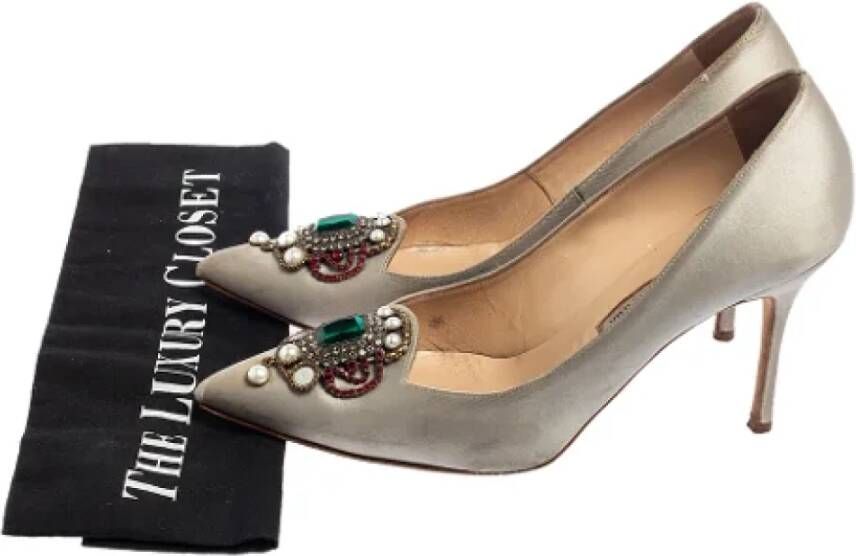 Manolo Blahnik Pre-owned Satin heels Gray Dames